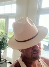 Riverside Escort RaisedRespectful Adult Entertainer in United States, Adult Service Provider, Escort and Companion.