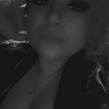 Detroit Escort ESPERANZA FLORES Adult Entertainer, Adult Service Provider, Escort and Companion.