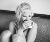 Seattle Escort PoppyBlack Adult Entertainer in United States, Female Adult Service Provider, Escort and Companion.