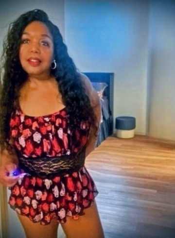 Scottsdale Escort Raylin  Monique Adult Entertainer in United States, Female Adult Service Provider, American Escort and Companion.