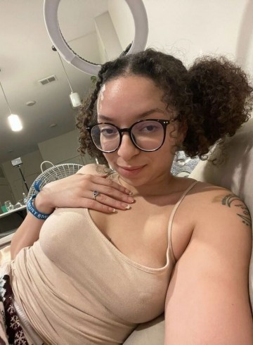 Boston Escort Brenda Adult Entertainer in United States, Female Adult Service Provider, American Escort and Companion.