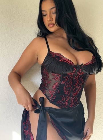 Jacksonville Escort Yvonnesexy Adult Entertainer in United States, Female Adult Service Provider, American Escort and Companion.