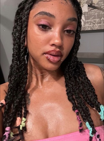 New York Escort Benzo Adult Entertainer in United States, Female Adult Service Provider, Escort and Companion.