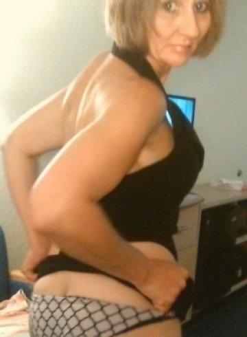 Dallas Escort FoxyRoxyred Adult Entertainer in United States, Female Adult Service Provider, Escort and Companion.