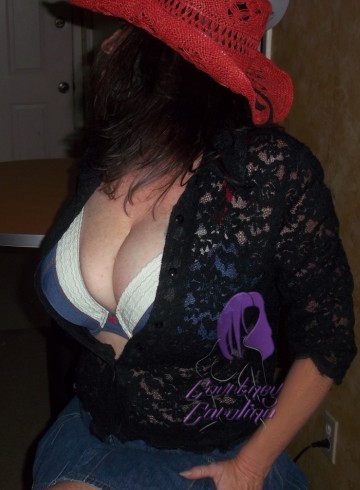 Pensacola Escort CourtneyCarolina Adult Entertainer in United States, Female Adult Service Provider, American Escort and Companion.