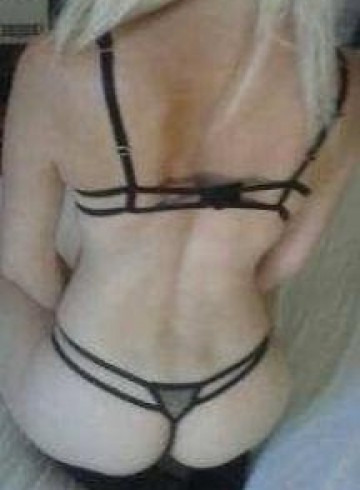 Auburn Escort Snowbunny Adult Entertainer in United States, Female Adult Service Provider, Escort and Companion.