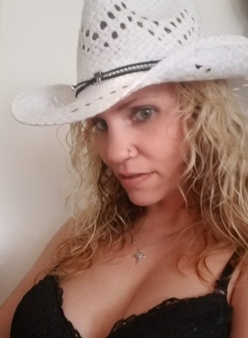Fairfield Escort ToriLynn Adult Entertainer in United States, Female Adult Service Provider, Escort and Companion.
