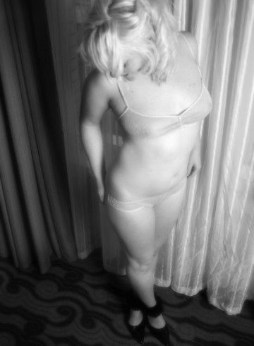 Portland Escort AmelieMartin Adult Entertainer in United States, Female Adult Service Provider, Escort and Companion.