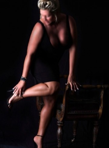 Orlando Escort AnnaWinter Adult Entertainer in United States, Female Adult Service Provider, Escort and Companion.