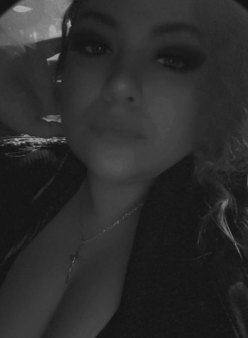 Detroit Escort ESPERANZA  FLORES Adult Entertainer in United States, Female Adult Service Provider, Colombian Escort and Companion.