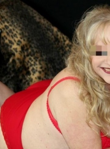 Orlando Escort KarynKumming Adult Entertainer in United States, Female Adult Service Provider, Escort and Companion.