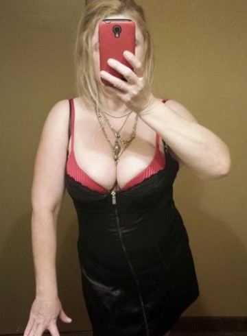 Portland Escort Lynn503 Adult Entertainer in United States, Female Adult Service Provider, Escort and Companion.