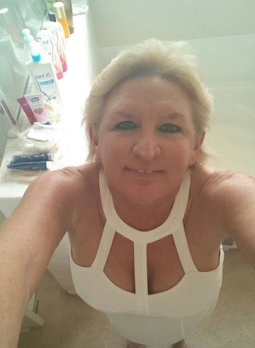 Las Vegas Escort Mature  Blonde Adult Entertainer in United States, Female Adult Service Provider, American Escort and Companion.