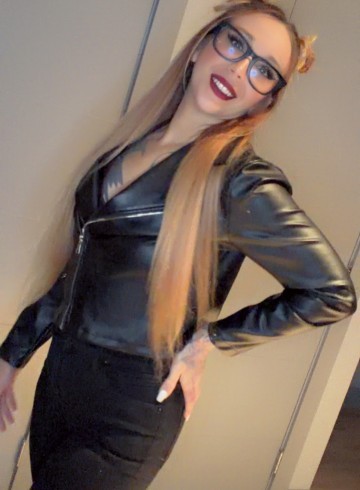 Denver Escort MissRed Adult Entertainer in United States, Female Adult Service Provider, American Escort and Companion.