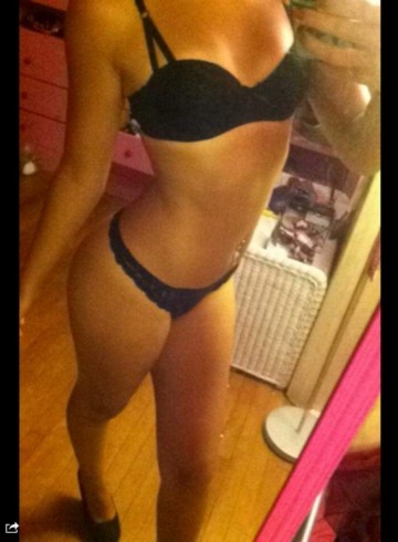 Boston Escort rosesandcash Adult Entertainer in United States, Female Adult Service Provider, American Escort and Companion.