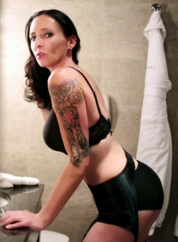 Chicago Escort RubyStar Adult Entertainer in United States, Female Adult Service Provider, Escort and Companion.