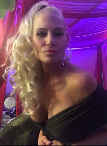 Los Angeles Escort The  Official Charlii LaRue Adult Entertainer in United States, Female Adult Service Provider, German Escort and Companion.