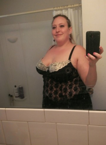 Omaha Escort TinaPink Adult Entertainer in United States, Female Adult Service Provider, Escort and Companion.